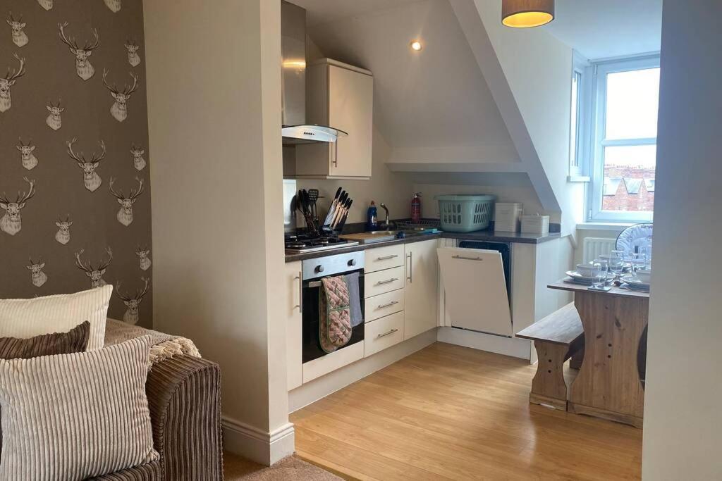 Upper 2 Bedroom Apartment In The Heart Of Jesmond Newcastle Upon Tyne Exterior foto